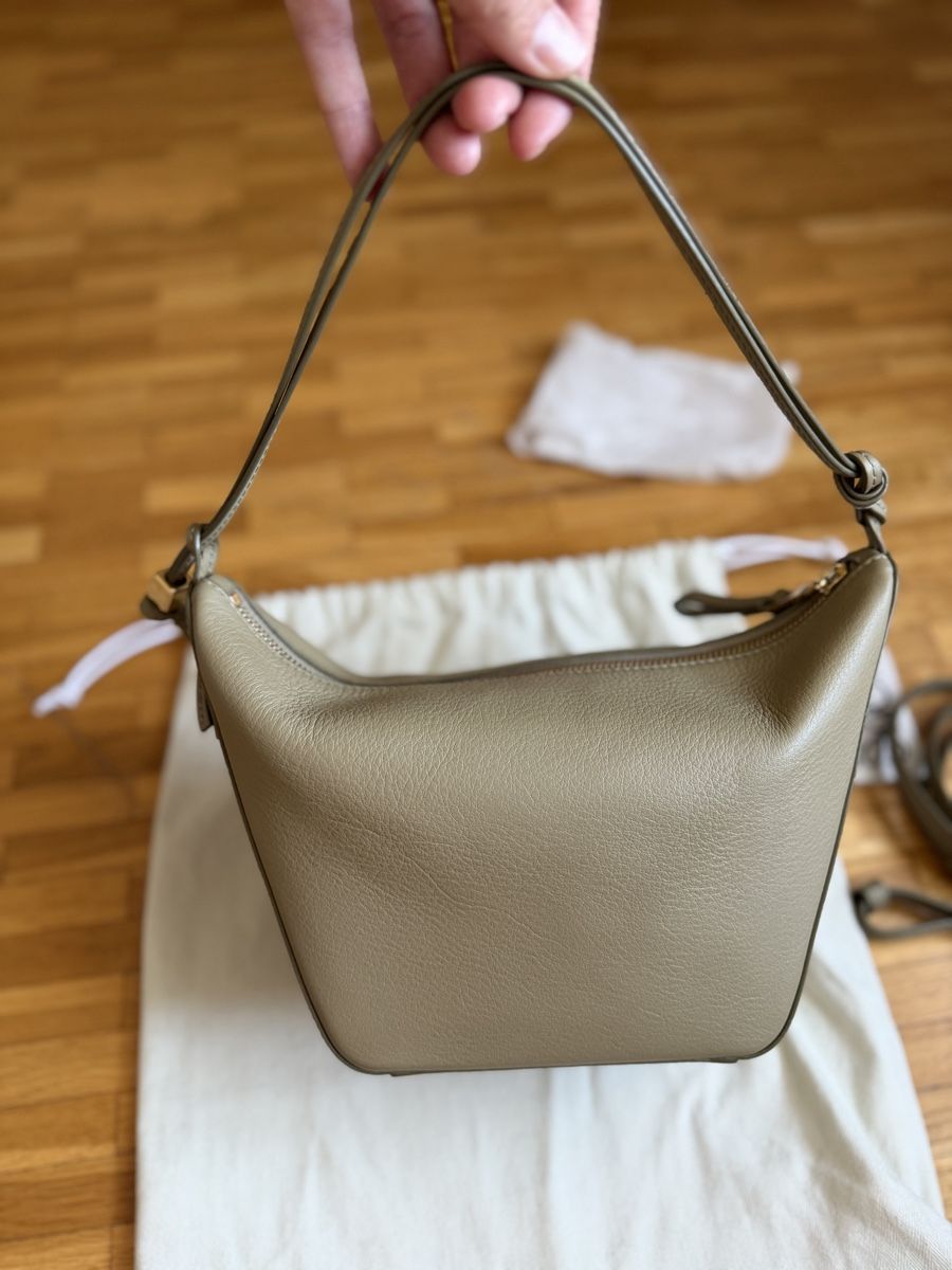 Loewe Sacs femmes: Loewe Mini Hammock hobo bag – Neuf (Voir description) à Nyon par dasha107 6