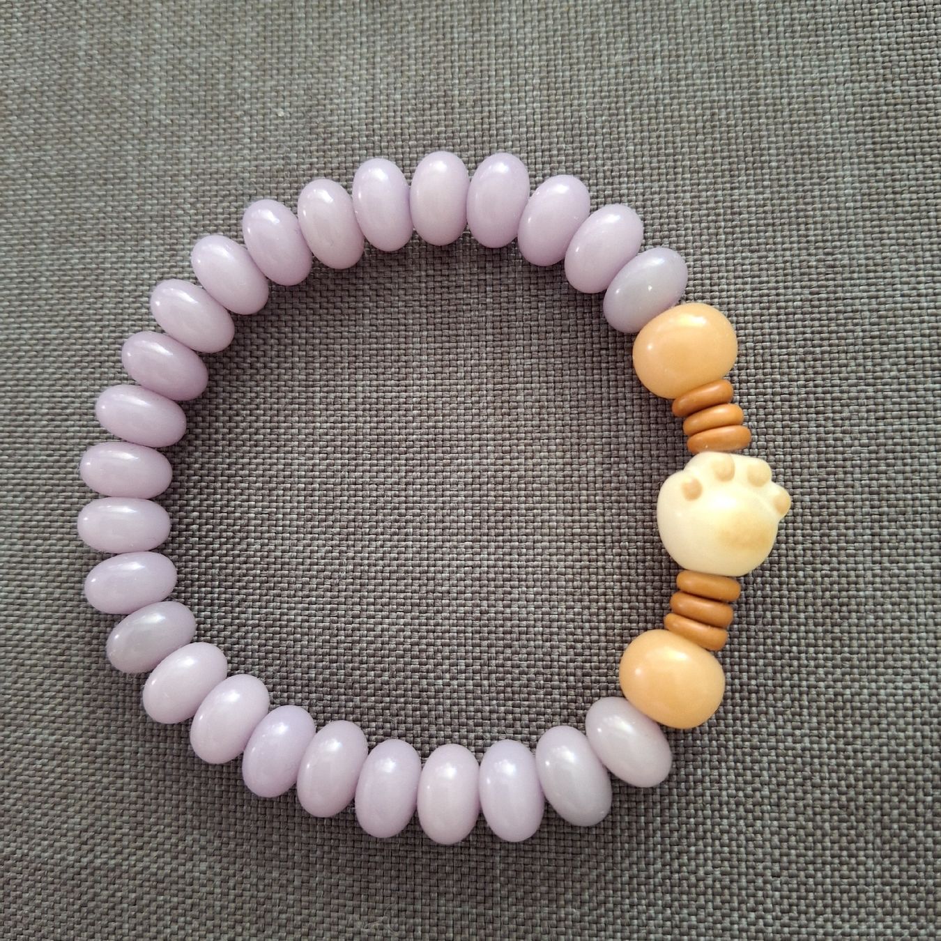 Bracciali & Braccialetti: Handgefertigtes Armband mit Katzenpfoten-Perle – Nuovo (secondo la descrizione) da Lachen SZ venduto da Dimmi2022