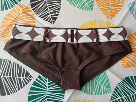 Sotto del costume, colore marrone, taglia 38.