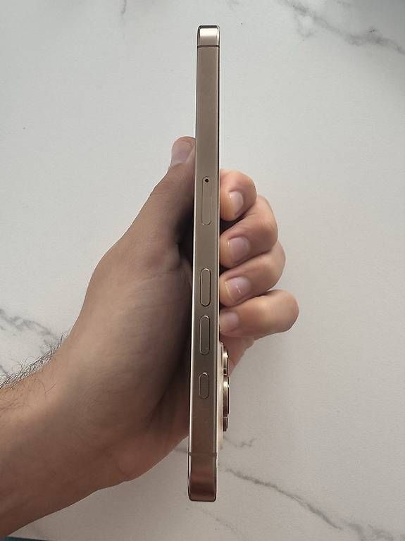 Apple Portables: iPhone 16 Pro Max – D'occasion à Wohlen AG par prettymf 3