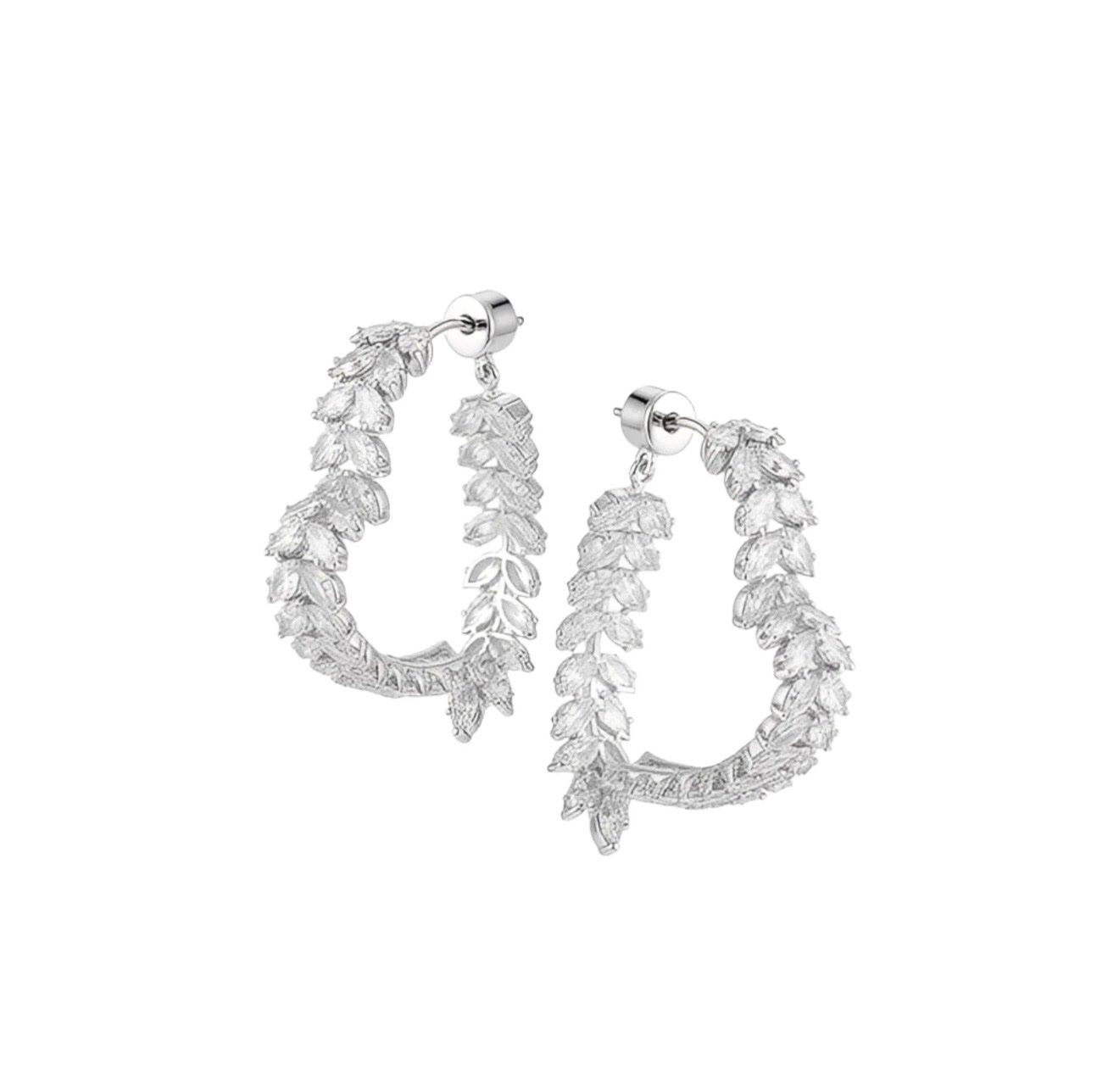 Orecchini pendenti & Orecchini a lobo: Boucles d'oreilles cœur argenté – Nuovo e nell'imballaggio originale da St-Maurice venduto da Sandrinette123