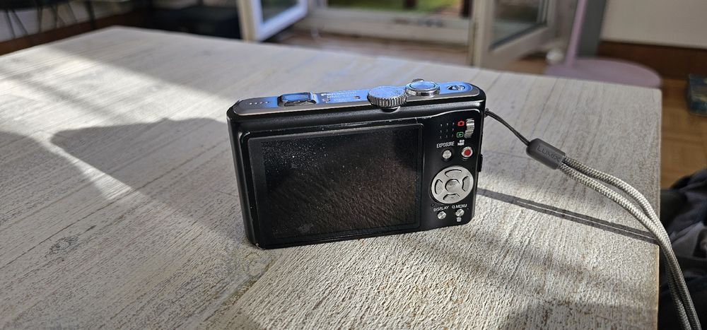 Appareil Photo Numérique Panasonic Lumix DMC-TZ5 Pour Pièces Détachées - Ne Fonctionne Pas, Vendu Seul