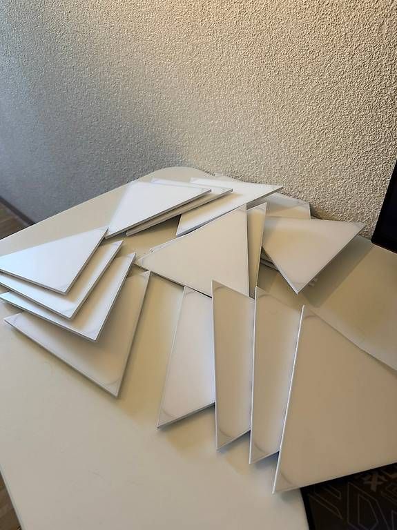 Lampade: 16 Nano Leaf Triangle Panels – Usato da Elsau venduto da FloMar02 1
