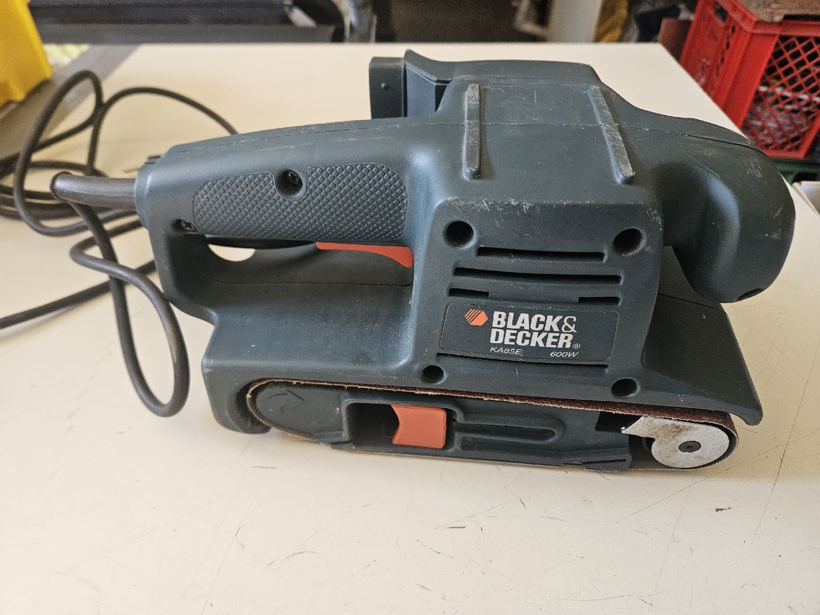 Smerigliatrici & Lucidatrici: Bandschleifer Black & Decker KA85E 600W mit Verpackung – Usato da Oberburg venduto da znas 2