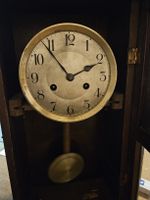 Antike Wanduhr / Pendeluhr, funktionstüchtig, Holz (S2)