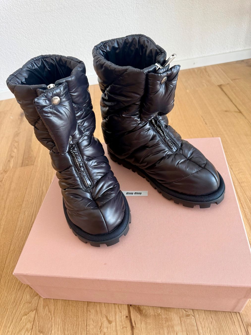 Miu Miu Damenschuhe: Miu Miu Boots NEU – Neu und originalverpackt aus Frümsen von sil_67sn 1