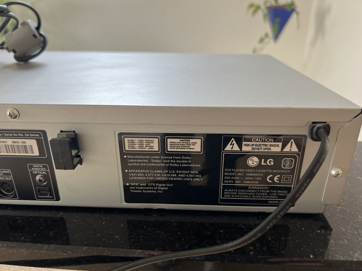 LG Registratori: LG V8806DVX DVD/VHS-Videorecorder – Usato da Schongau venduto da Retro_Shop 6