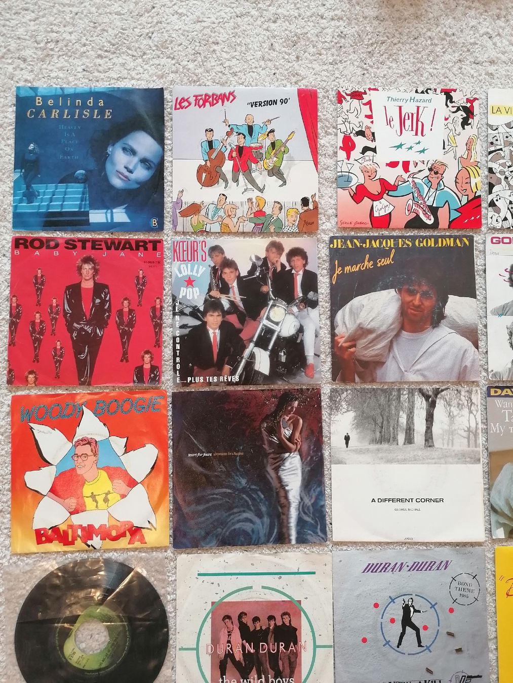 Dischi in vinile: 44 disques vinyles 45 tours année 90s – Usato da Bougy-Villars venduto da Vogue 5