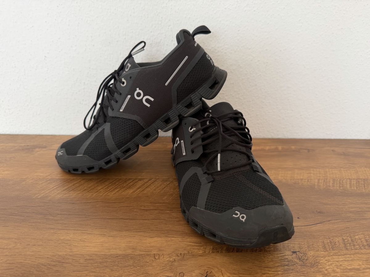 On Scarpe da uomo: Chaussures On Running Cloud Waterproof noir taille 41 – Usato da Brügg BE venduto da Goob 2