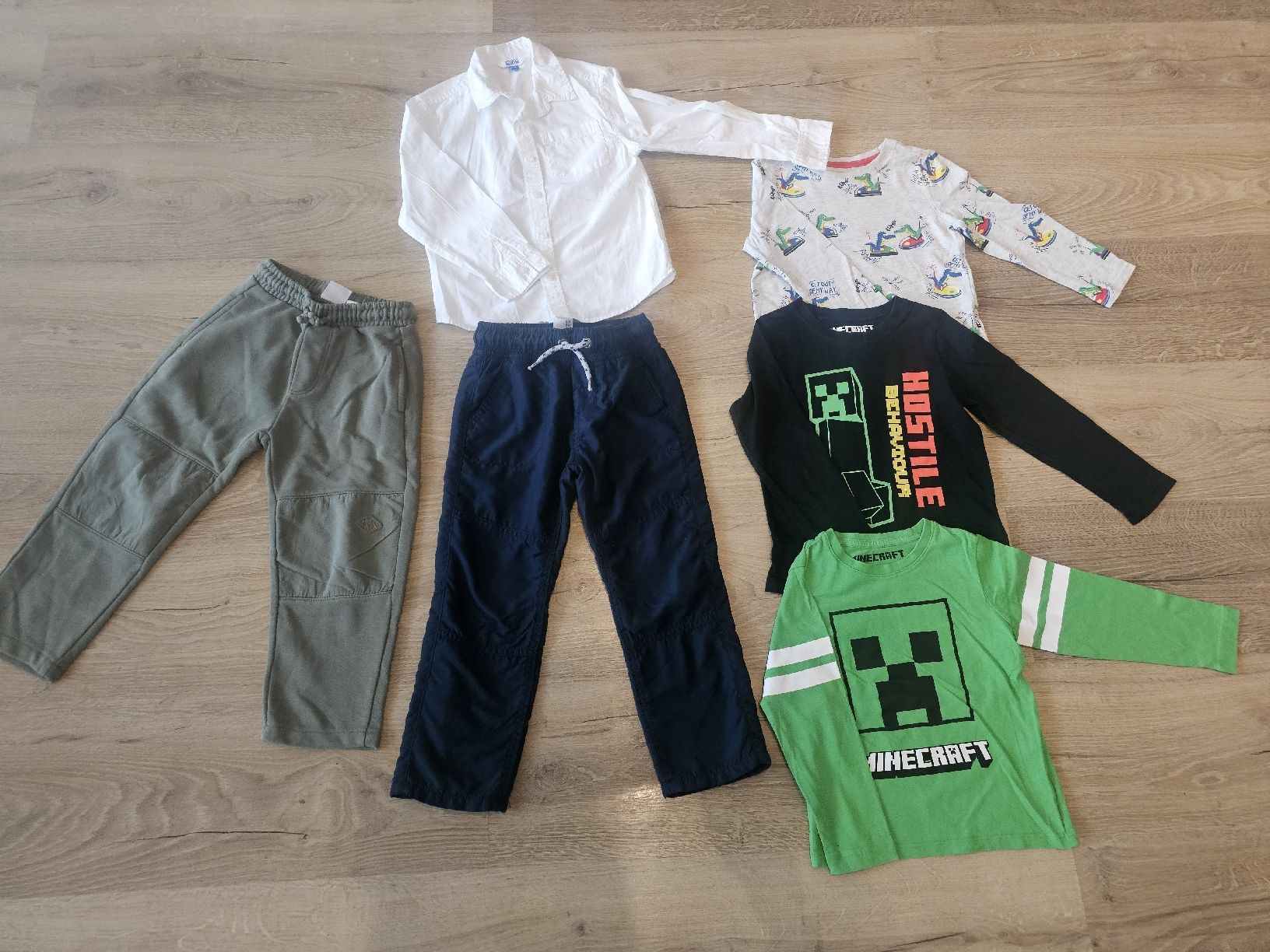 Lotti & Set di vestiti: Kleiderpaket Gr. 104 – Usato da Grosshöchstetten venduto da Qenko
