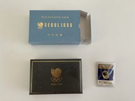 Münzenset Seoul 1988 / Pin Seoul 1986