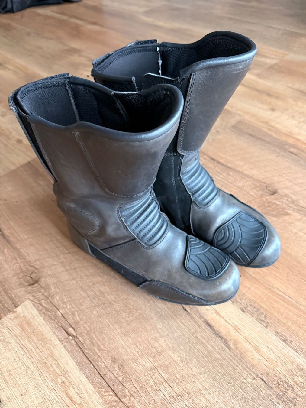 Scarpe da uomo: Motorradstiefel Drive Grösse 41 – Usato da frutigen venduto da matthibo