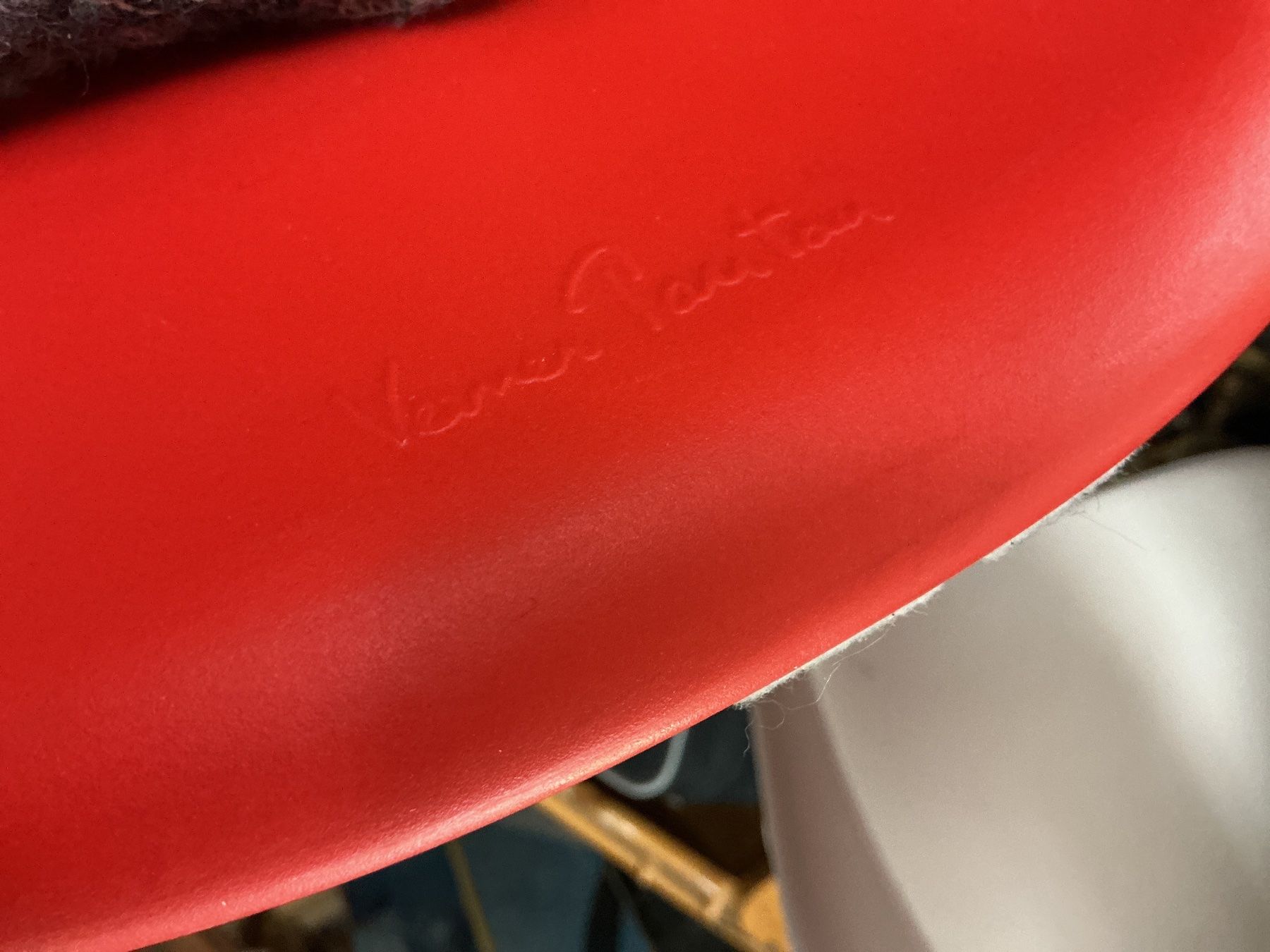 Sedie: 2 rote Schalenstühle von vitra – Usato da Bern venduto da vielerart 4