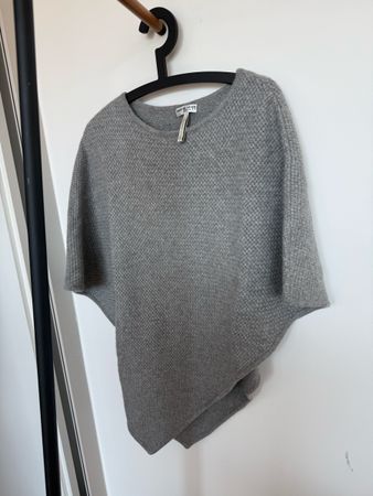 Bongenie Grieder Cape cashmere 100% great condition