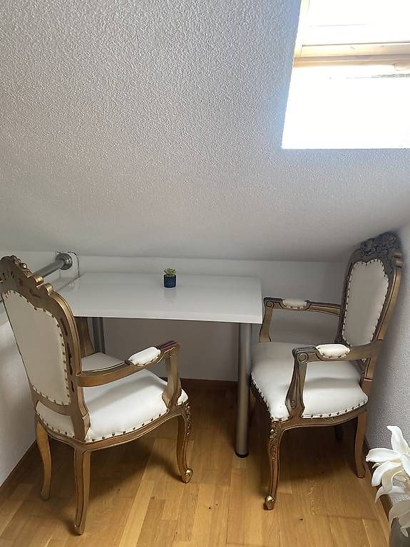 Tischset: Eleganter Tisch mit 2 stilvollen Stühlen  – Gebraucht aus Rorschach von Lauraq12 1