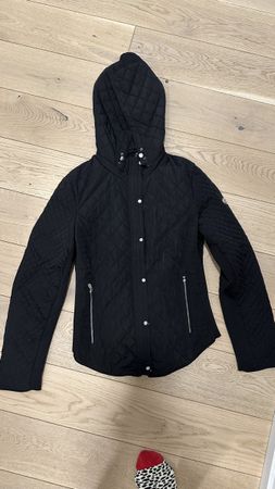 Damen Jacke Calvin Klein schwarz mit Kapuze gesteppt