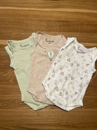 3 Bodys Grösse 50/56 Neu!