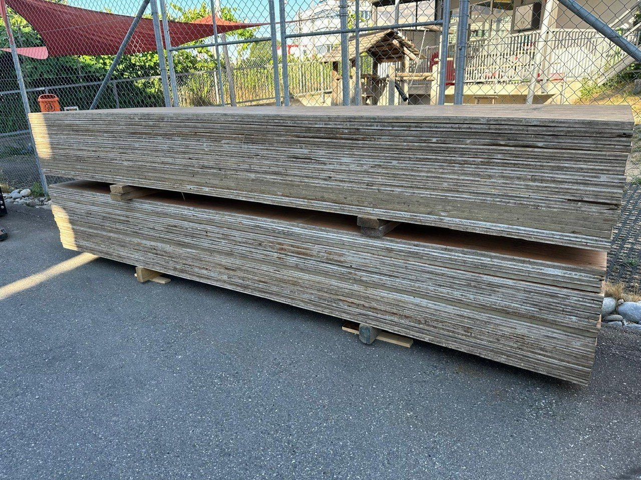 Rivestimenti per pavimenti: Bodenplatten 4 x 1m – Usato da Flühli LU venduto da chroetli03