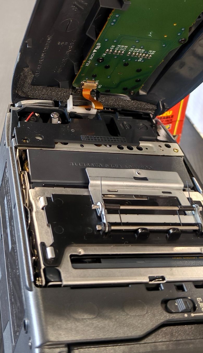 JVC Videocamere: Compact VHS Kamera JVC GR-AX48 – Usato da Basel venduto da bk_brockibasel 4