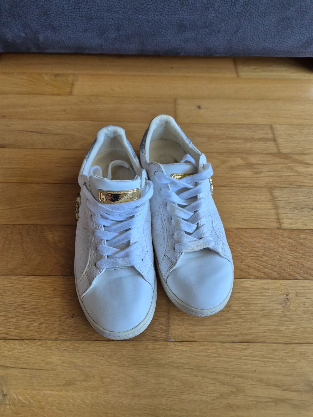 Damenschuhe: Guess Sneaker   Gr. 37   weiss – Gebraucht aus Brugg AG von F_v_m 1