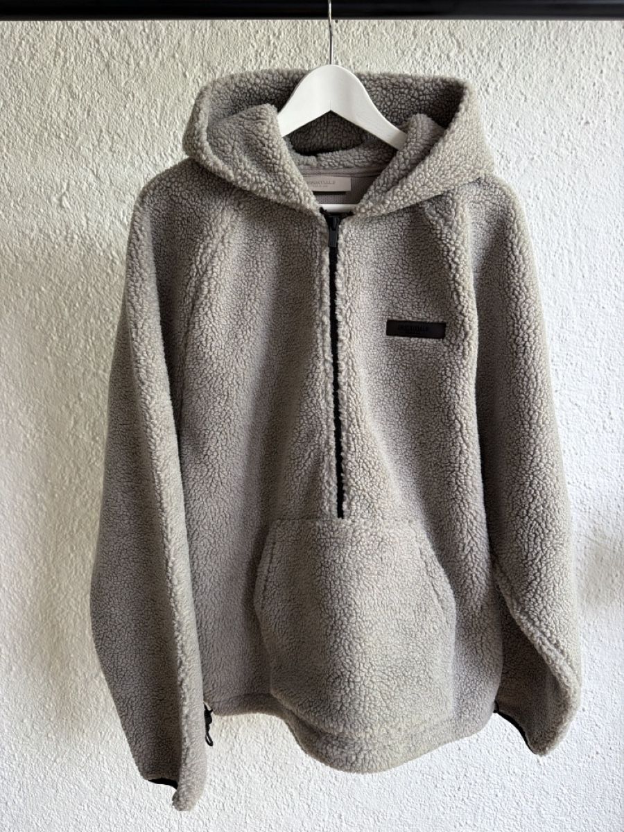Maglioni & Felpe: Essentials Fleece Pulli - hält dich warm im Winter! – Usato da Dübendorf venduto da ate_w959 2
