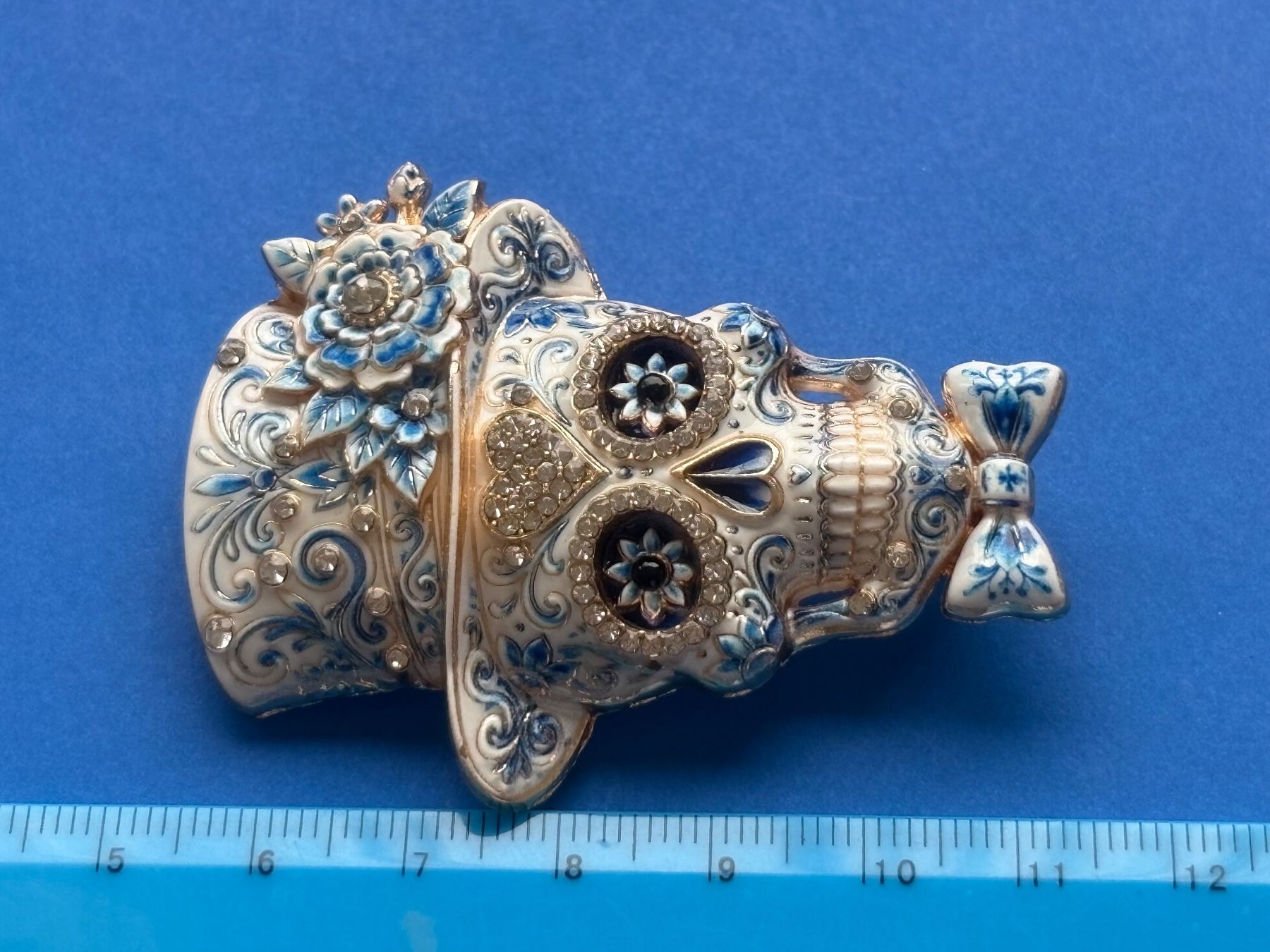 Spille & Fermagli: Luxus Elegante  Brosche Farbe: Gold/ blau – Nuovo (secondo la descrizione) da Biel-Bienne venduto da Roserosse13 4