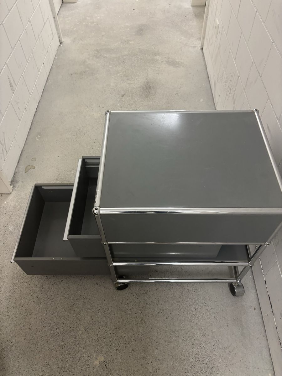 USM Banconi: USM Haller Rollcontainer, grau – Usato da Winterthur venduto da Mar22 1