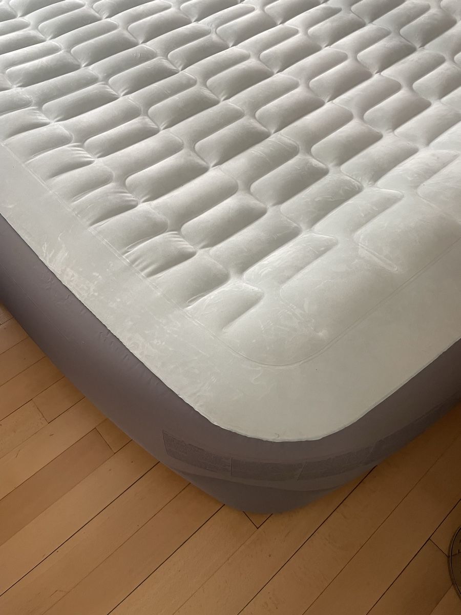 Letti: Intex Queen PremAire 150x200cm – Usato da Zürich venduto da knipso 1