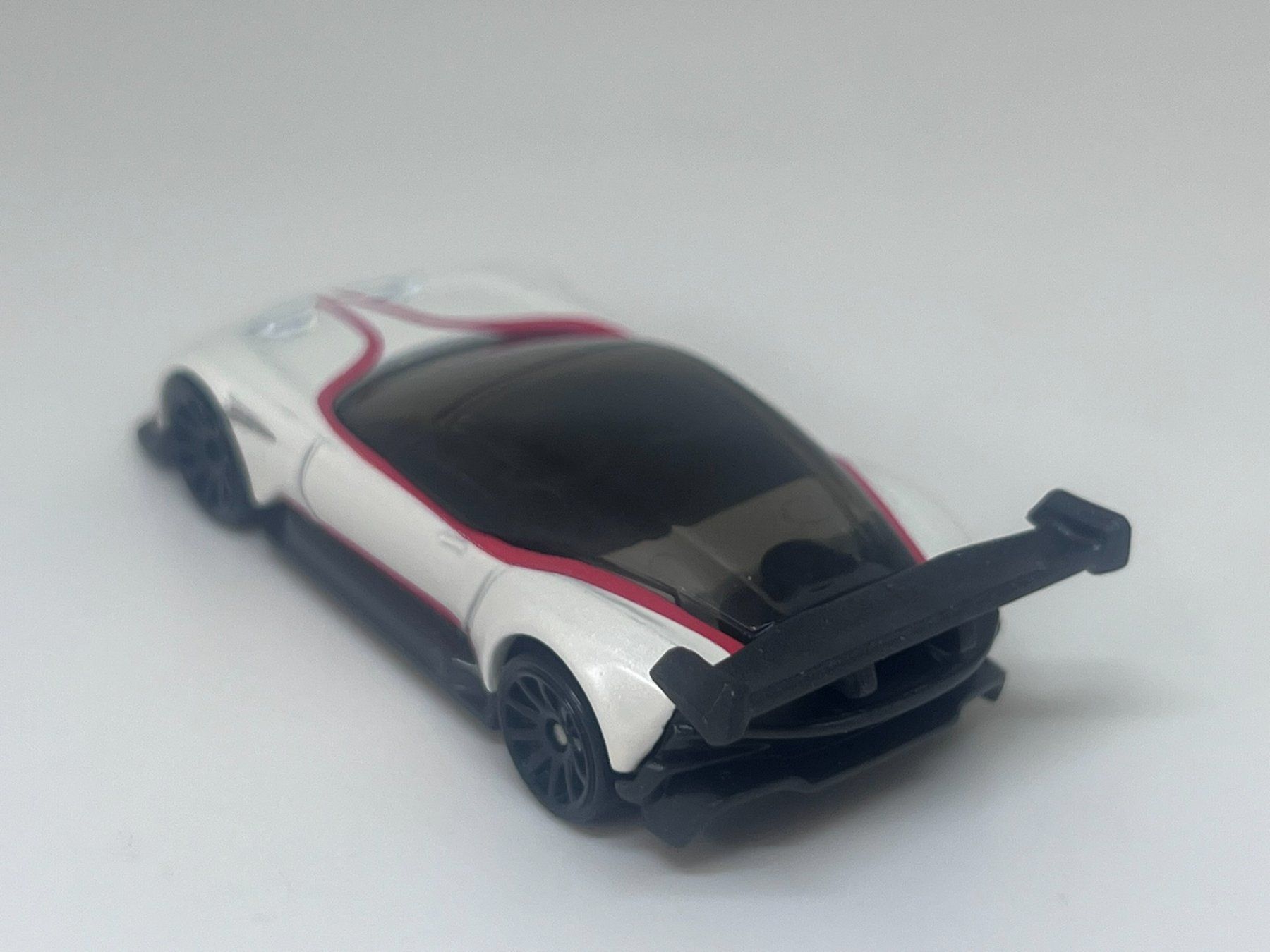Hot Wheels Modellini d'auto: Hot Wheels Aston Martin Vulcan #67 – Usato da Wildegg venduto da LaaBoutique 2