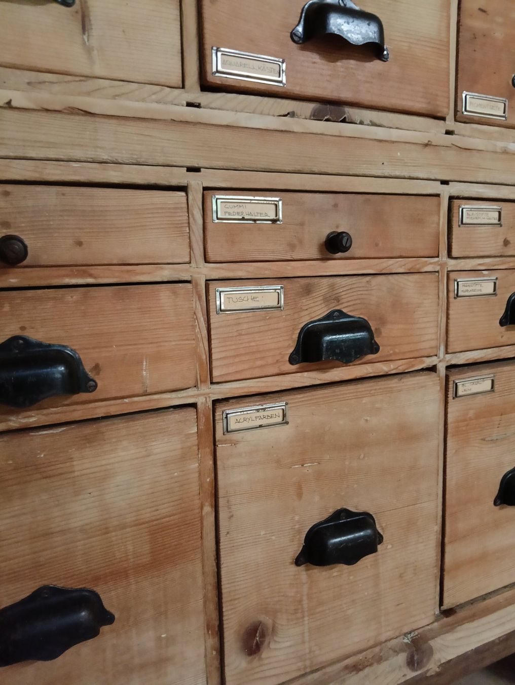 Armadi: Vintage Apotheker Schrank – Usato da Lumino venduto da Happy4Happy 4
