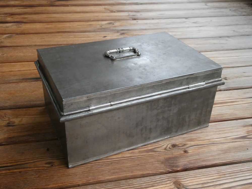 Blechbox-Büchse mit Deckel und Lasche zum Abschliessen (Gebraucht) in ...