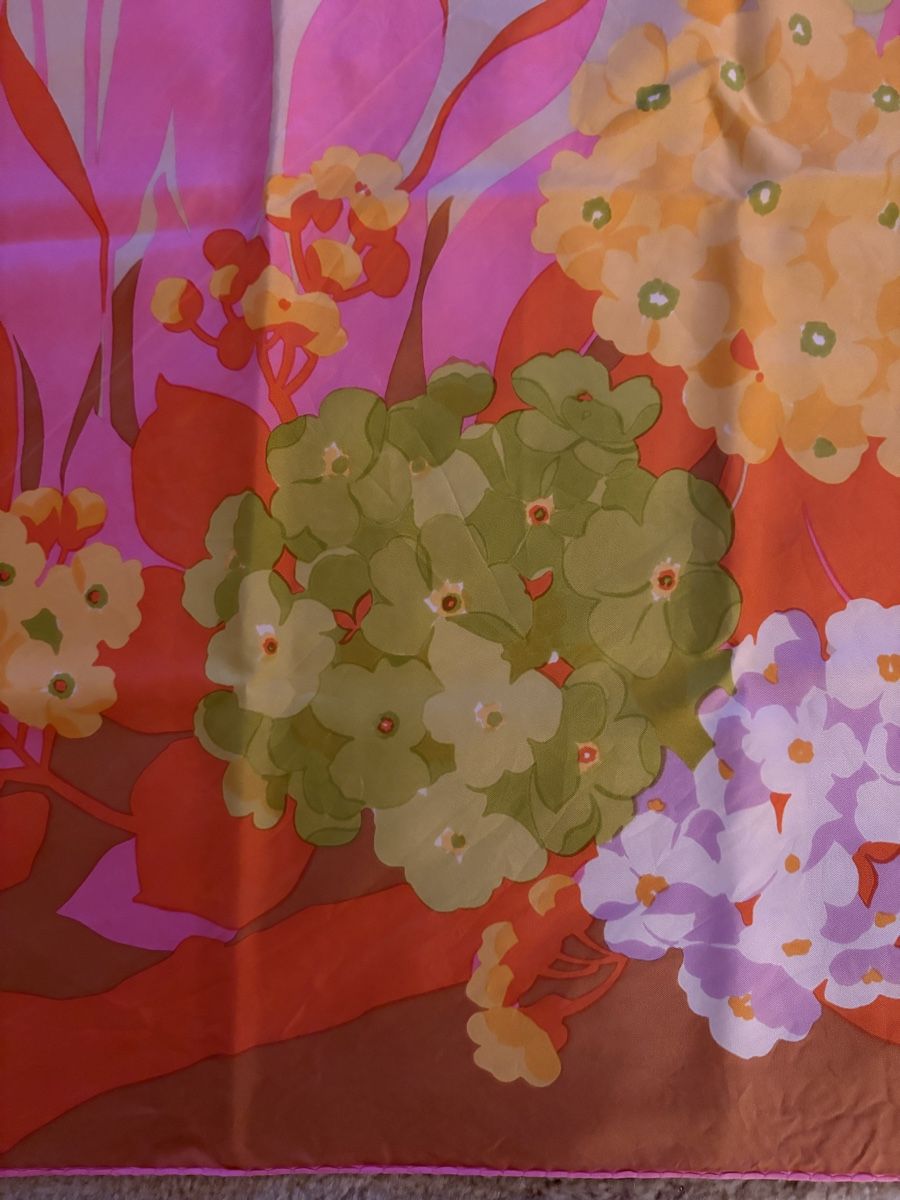 Dior Foulards, Tücher & Schals: Christian Dior Seidentuch, Vintage Blumenmuster – Gebraucht aus Zürich von wei_8n2l 4