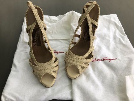 Salvatore Ferragamo Sandals Gr. US 8 (EUR 38-39), Ivory