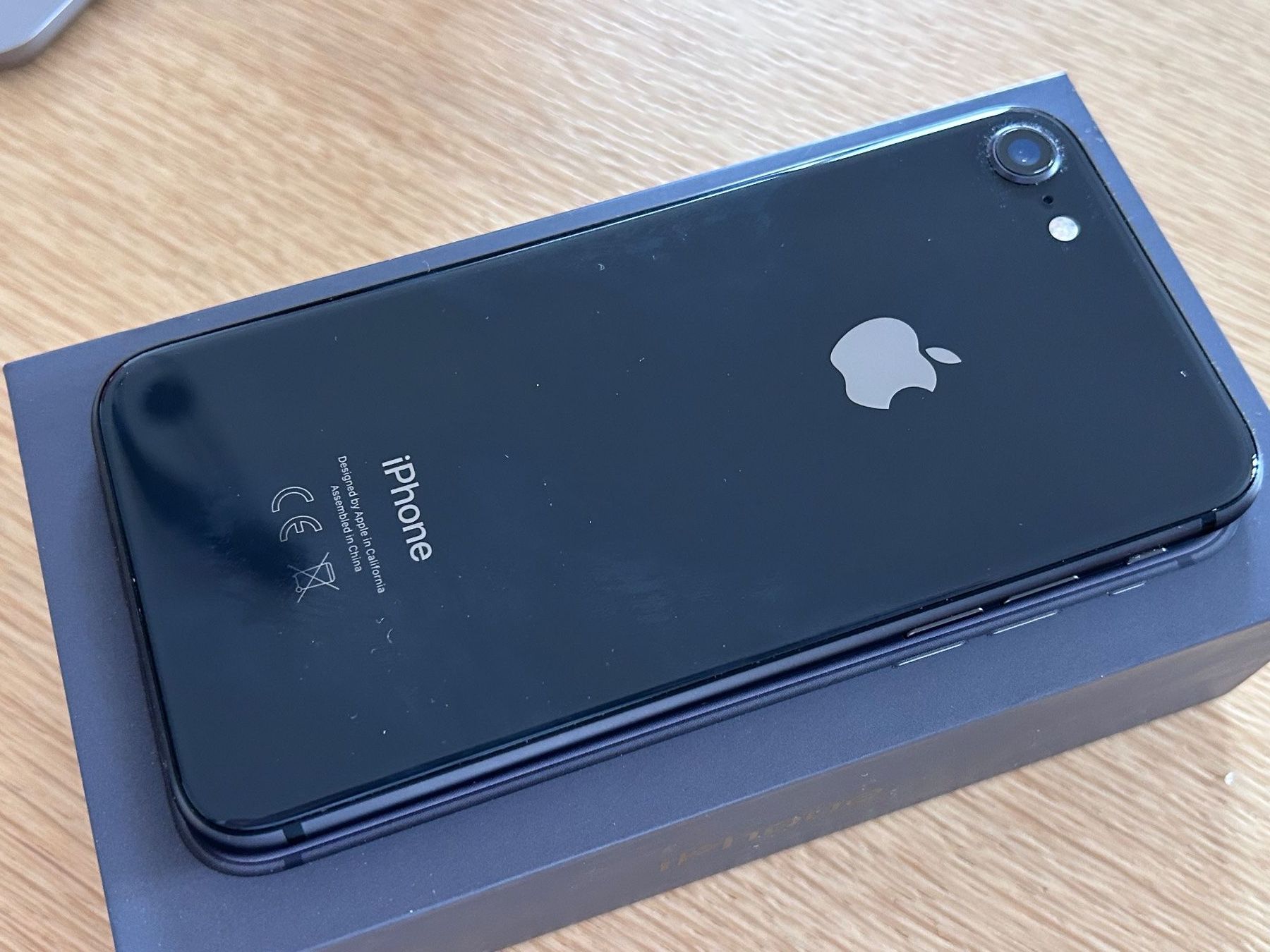 Apple Telefoni cellulari / Smartphones: Apple Iphone 8, 64gb, schwarz, neuwertig – Usato da Jegenstorf venduto da LordCaterham 1