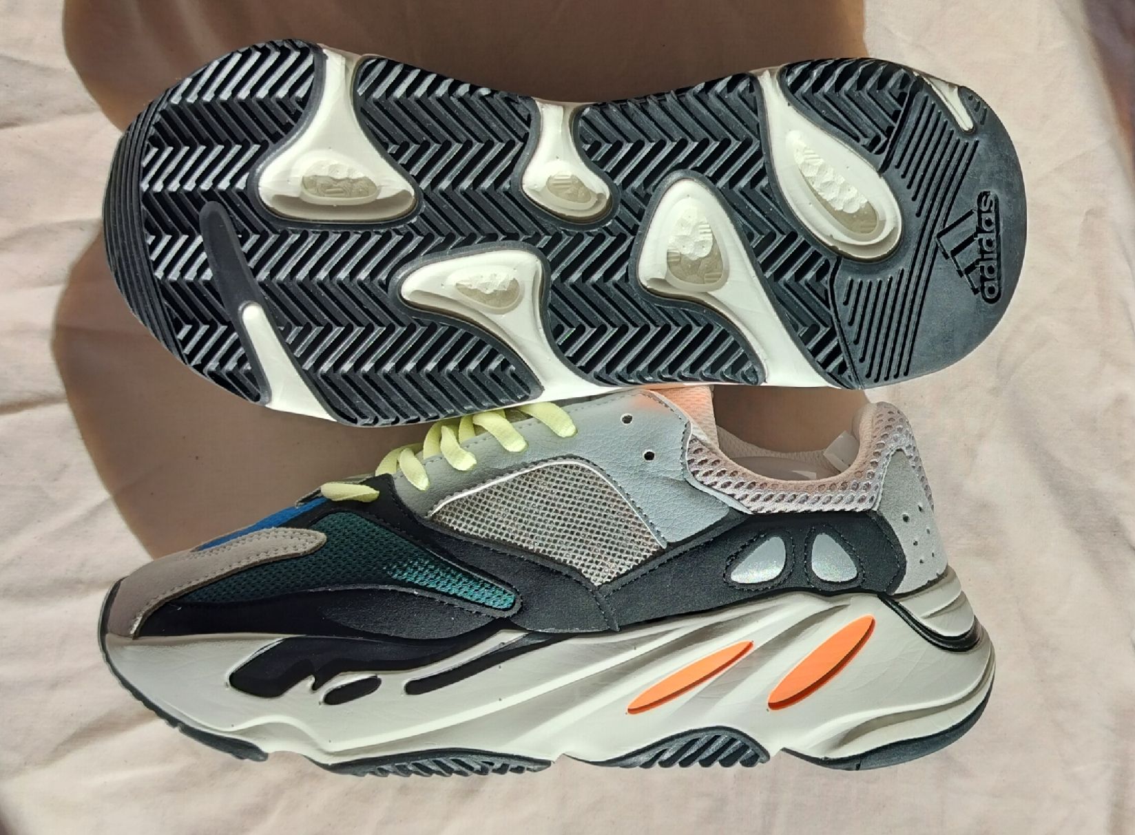 Adidas Scarpe da uomo: Yeezy Boost 700 Wave Runner Sneakers, Size 41 UE – Nuovo (secondo la descrizione) da Lausanne venduto da usa_xd5k 2