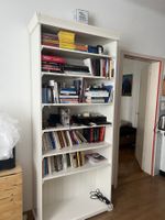 Bücherregal