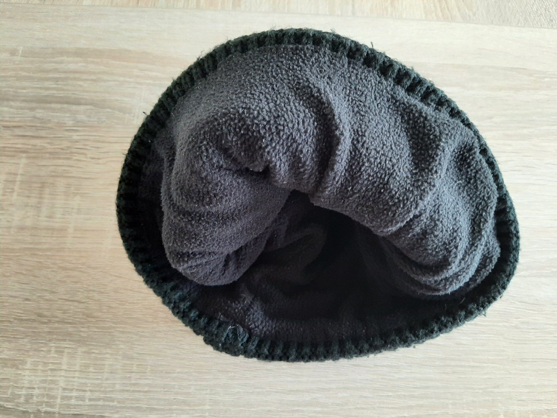 Chapeaux, bonnets & casquettes: Strickmütze Iglu schwarz, mit Innenfutter – D'occasion à Menziken par Rien1 5