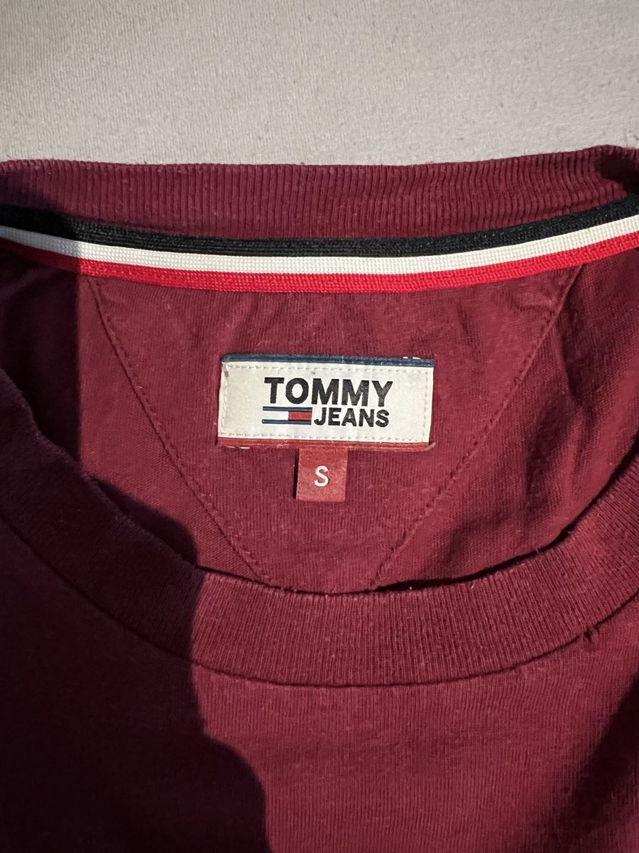 Tommy Hilfiger T-shirt: Tommy Jeans T-Shirt bordeaux – Usato da Fribourg venduto da ank74 2