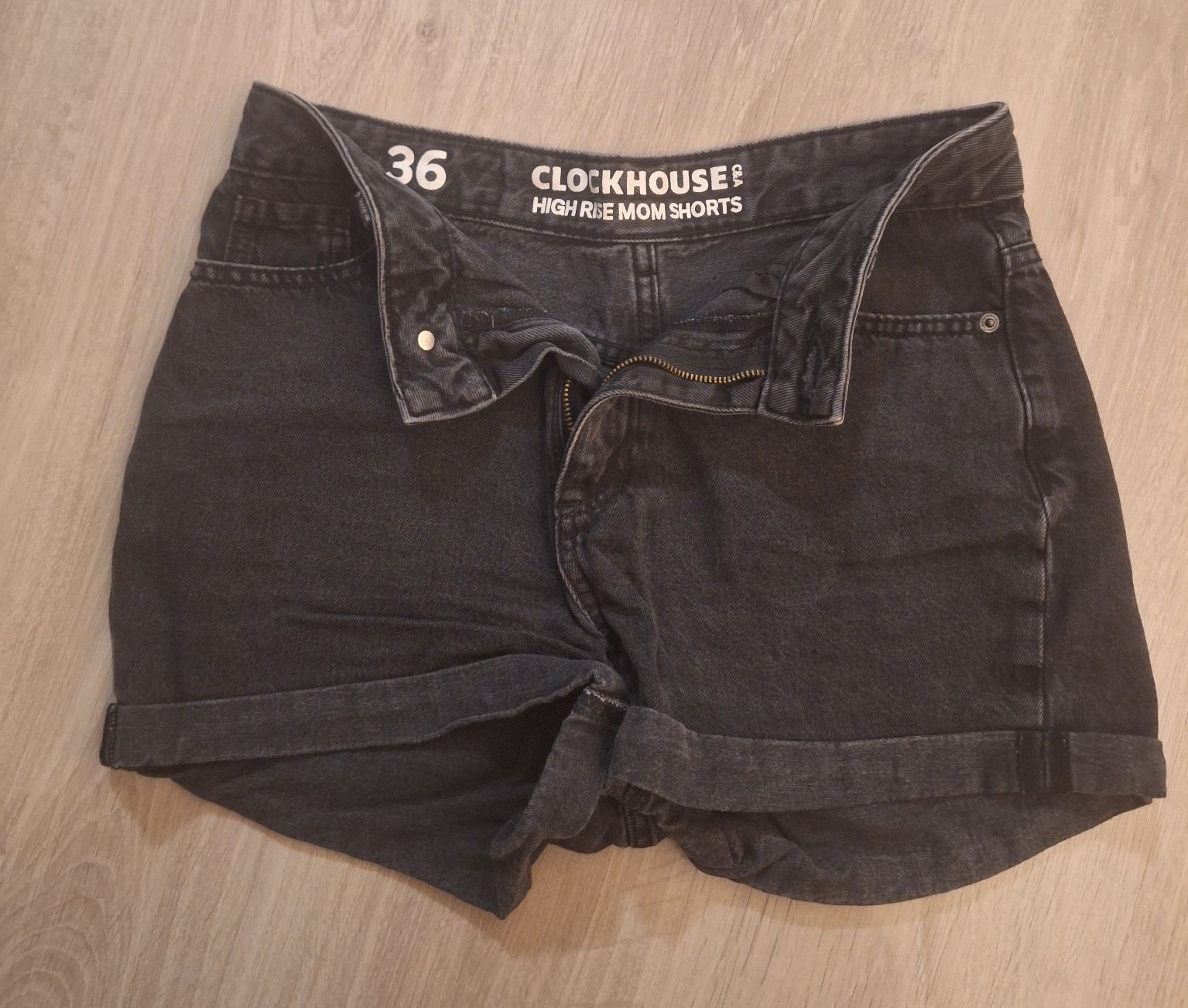 C&A Jeans: Short Clockhouse noir taille 36 – Gebraucht aus Ins von des_vm2v 1
