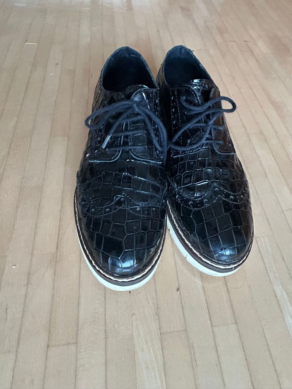 Damenschuhe: Schwarze Lackschuhe Krokooptik Gr. 39 Echtleder – Gebraucht aus Wädenswil von coconut1289 1