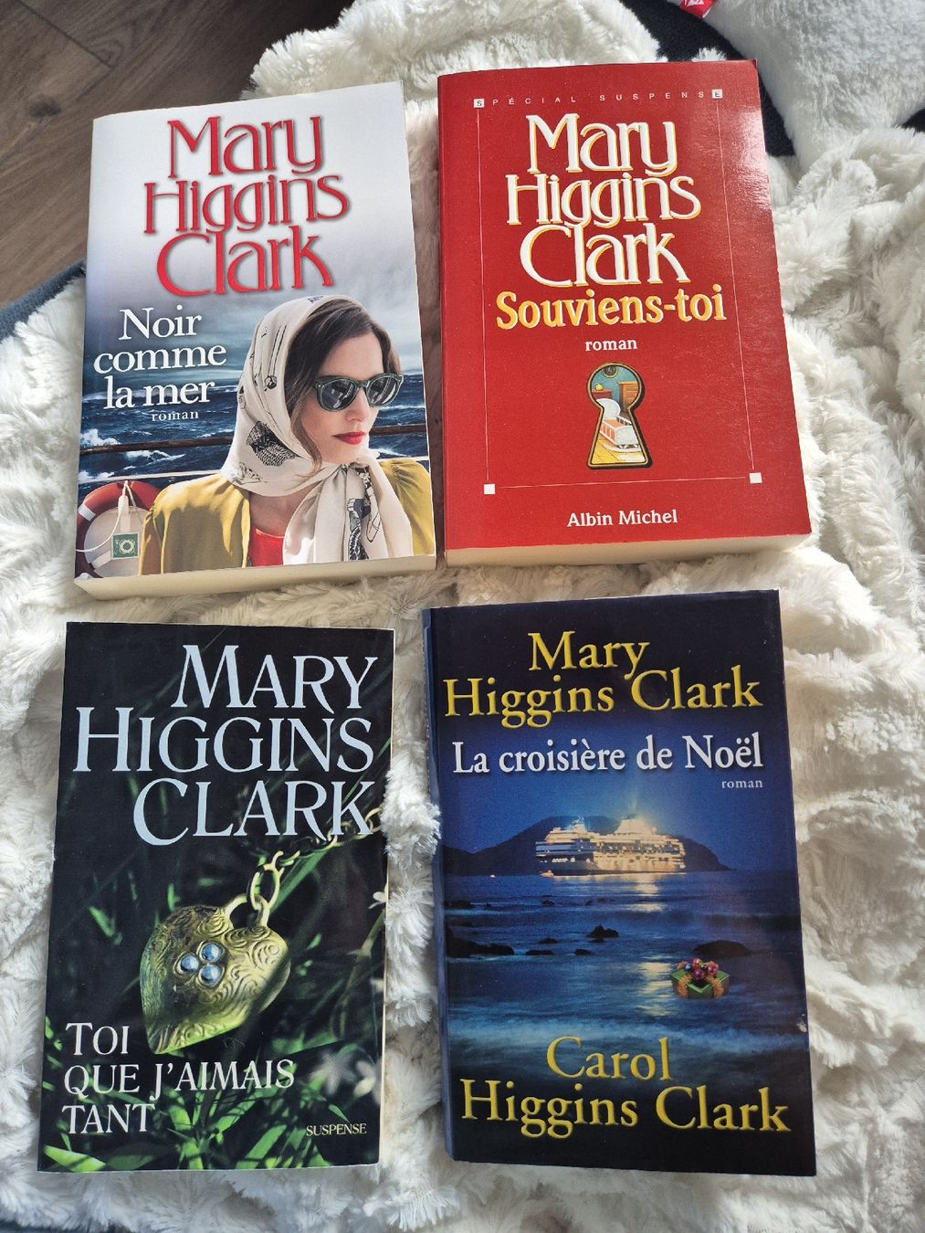 Libri: Lot de 8 romans de Mary Higgins Clark – Usato da Courfaivre venduto da LRolle