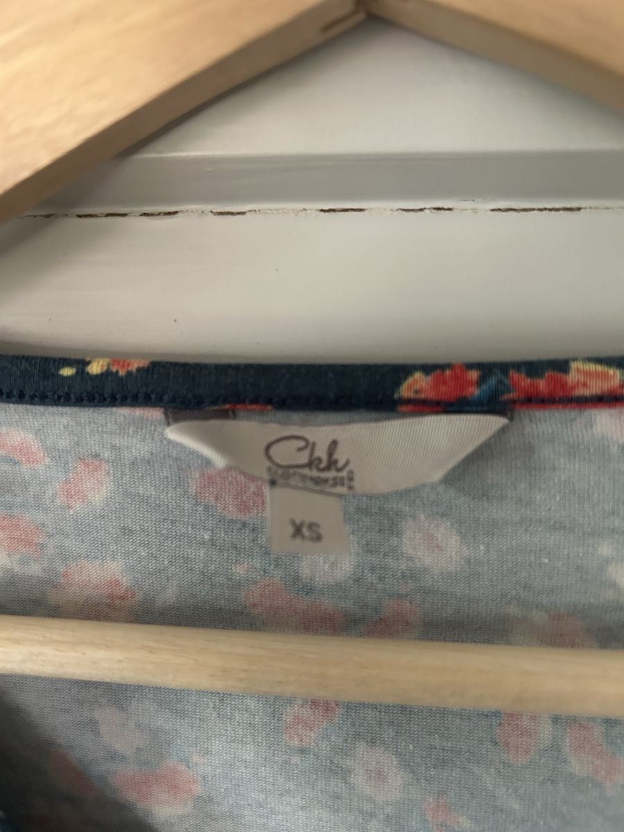 C&A T-shirt: C&A Sommershirt XS mit Blumenmuster! – Usato da Frauenfeld venduto da jae_vs6j 3