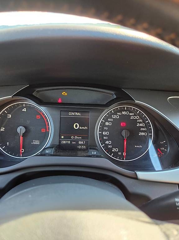 Automobili: Audi A4 2.0 TDI Quattro – Usato da Hitzkirch venduto da Elittte 2