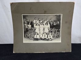 Antikes Foto, um 1930, Familie mit Fahrräder, Rarität!