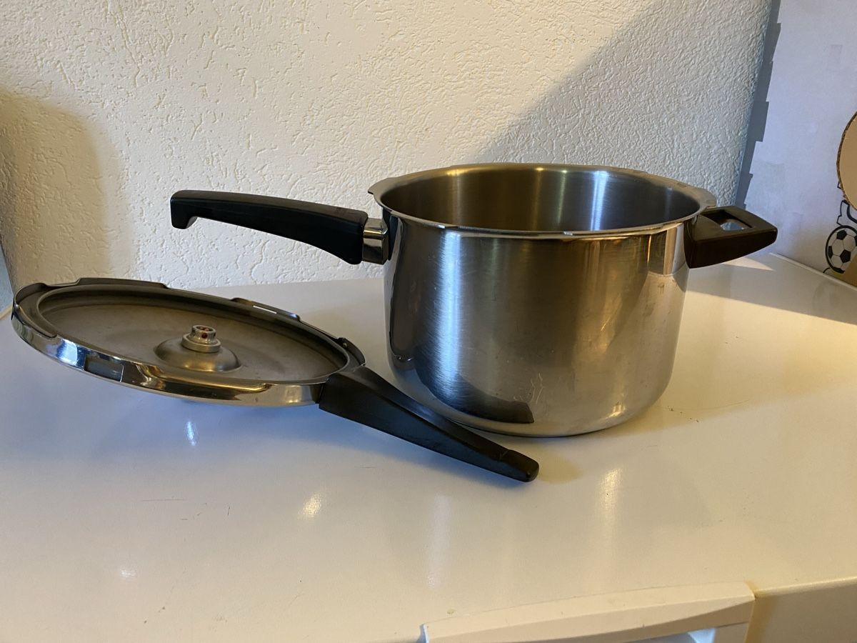 Kuhn Elettrodomestici da cucina: Kuhn Rikon Duromatic - Pressure Cooker - Great Condition – Usato da Bettingen venduto da Ya1000 2