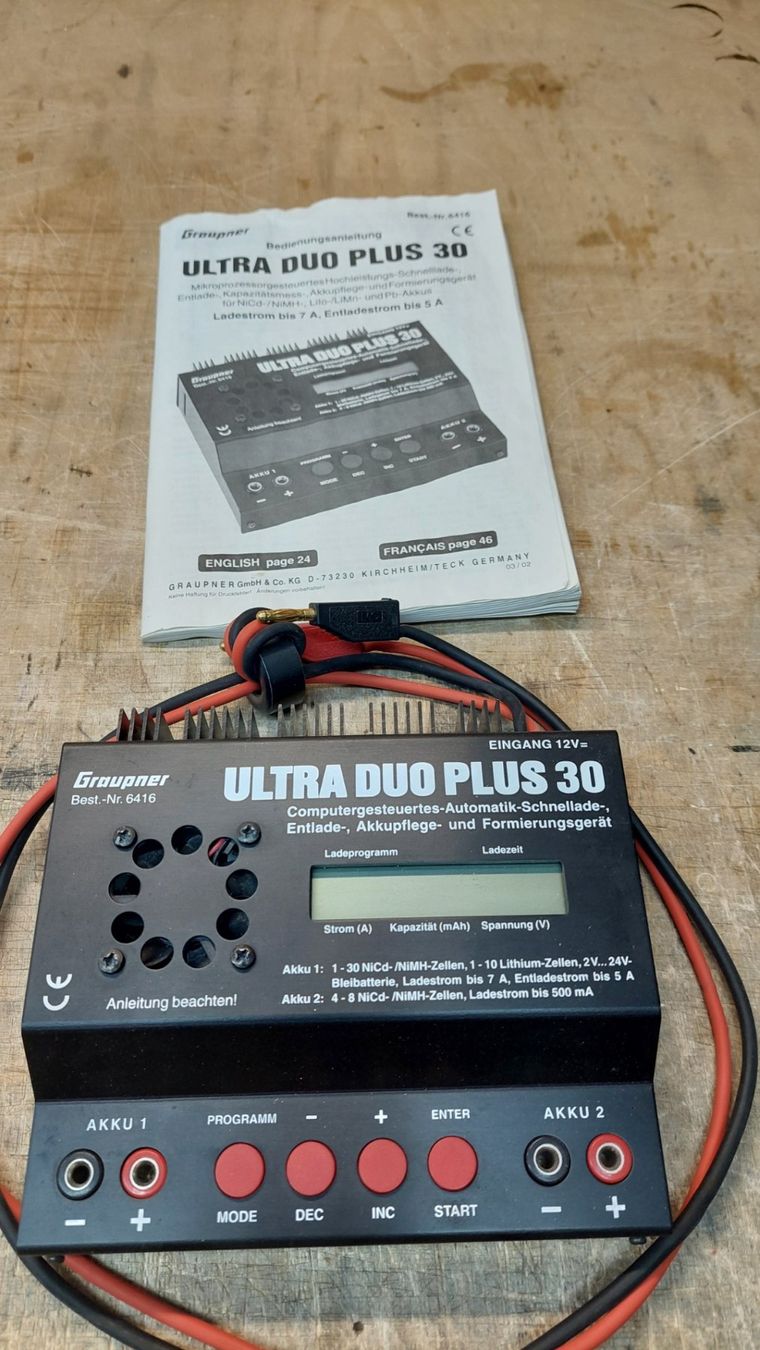 Graupner Batterie, Caricabatterie & Alimentatori: Graupner Ladegerät Ultra Duo Plus 30 – Usato da Bülach venduto da Raky 1
