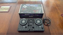 Numark Party Mix DJ Controller mit Lichtshow
