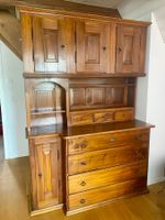 Antiker Nussbaum Schrank mit Herz Schlüssel