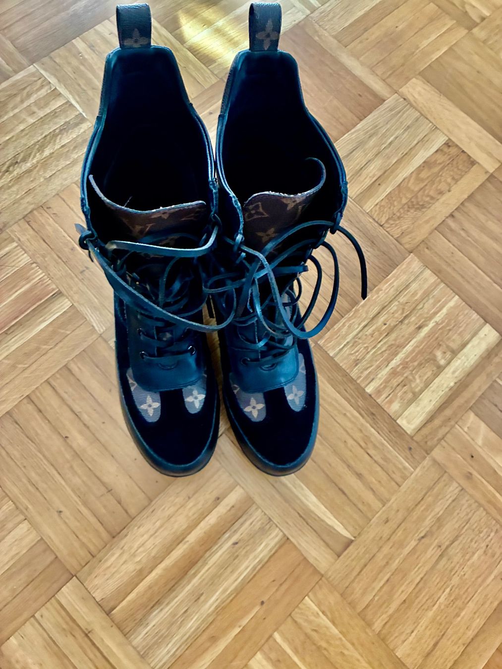 Louis Vuitton Damenschuhe: Louis Vuitton – Gebraucht aus Wallisellen von maksim8880 1
