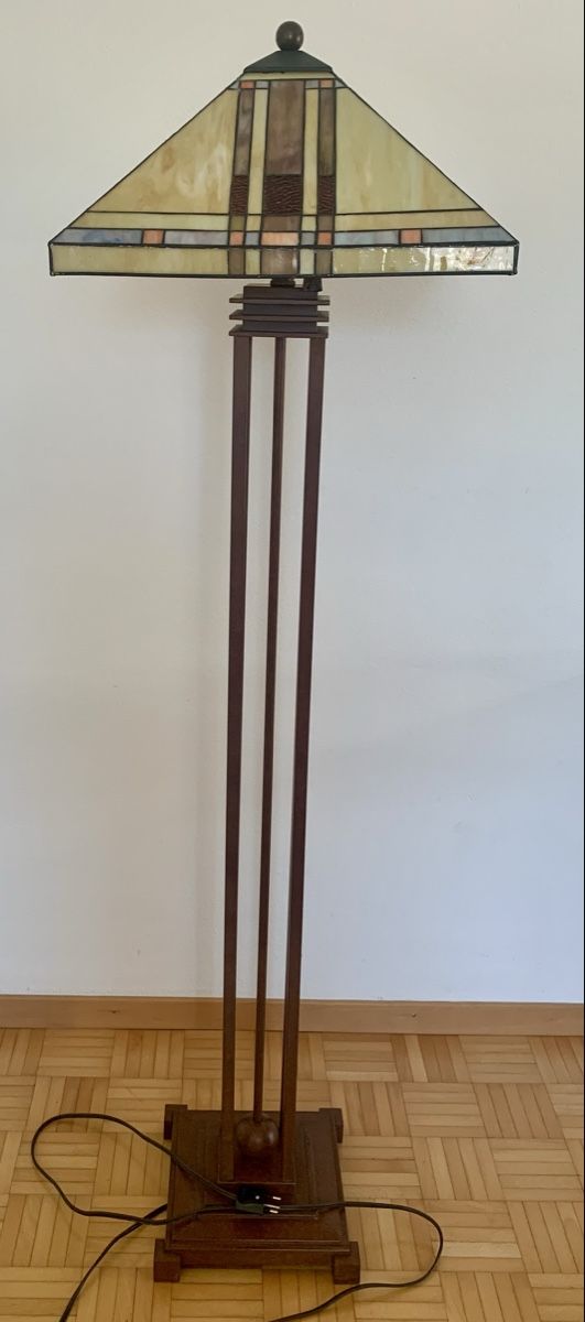 Tiffany & Co. Lampade: Stehlampe im MISSION -STIL . – Usato da Obfelden venduto da montes50 4